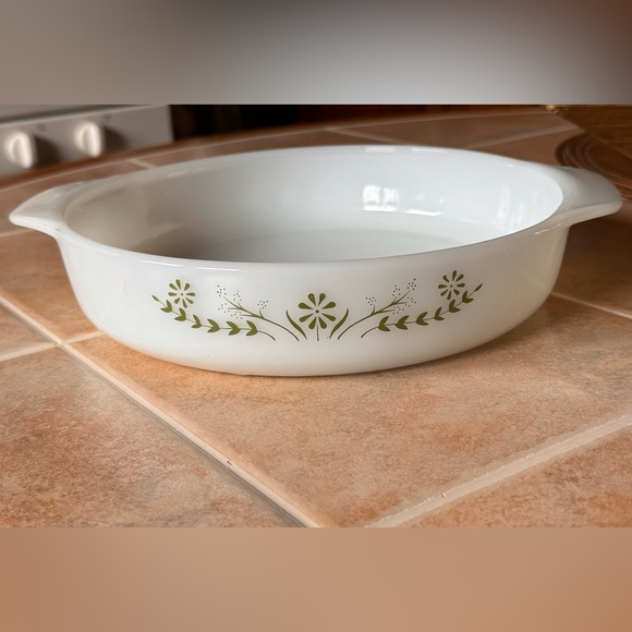 Milk Glass Green Daisy Dish💚🌼 - Picture 4 of 15